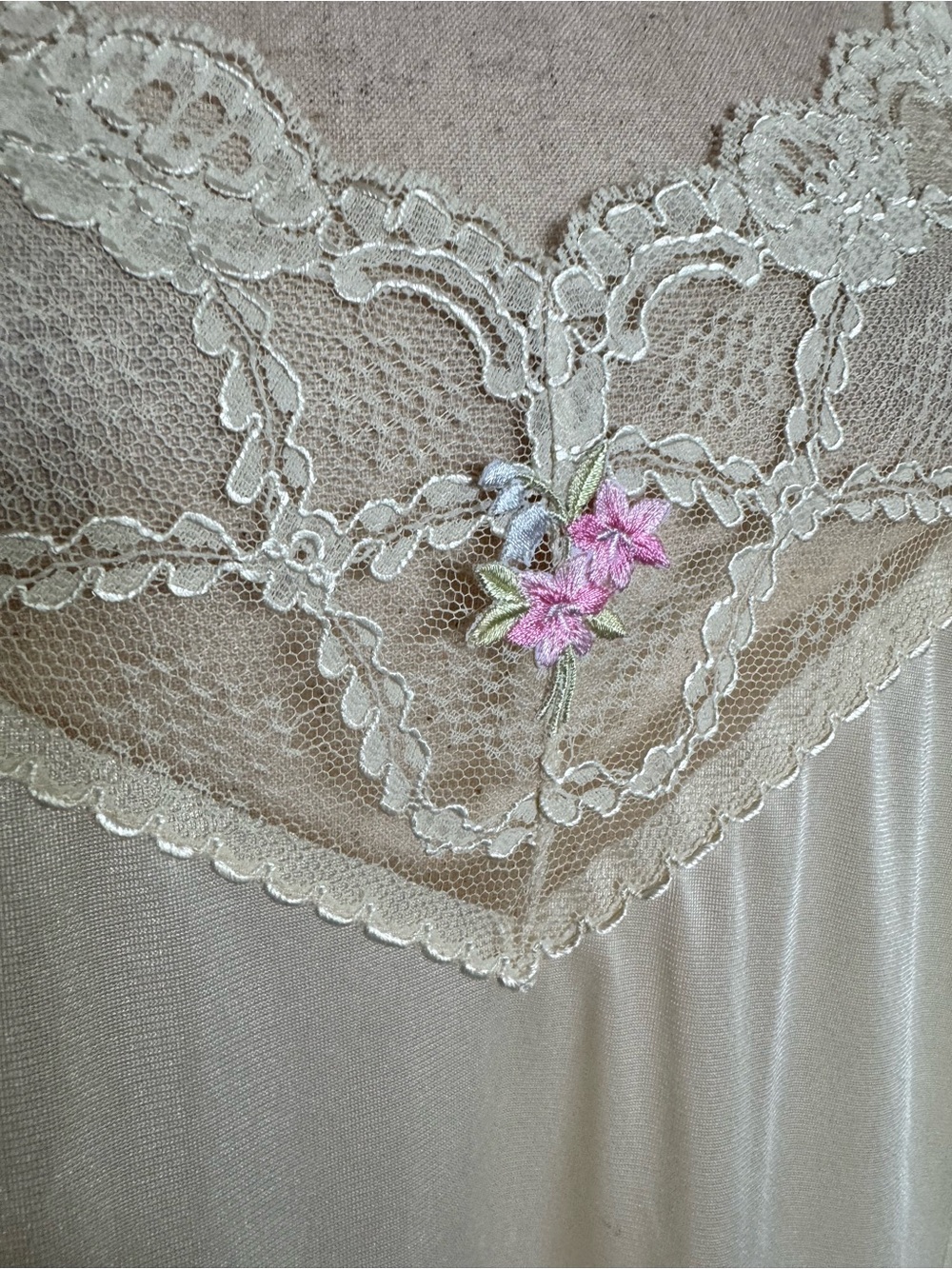 Vintage Ivory Lace-Trim Slip Chemise - Picture 5 of 5